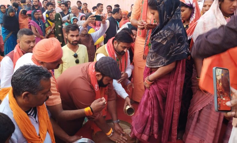 हिन्दू धर्म ध्वज वाहक स्व. दिलीप सिंह जूदेव के सपनों को पूरा करते उनके पुत्र प्रबल प्रताप सिंह जूदेव ने ऑपरेशन घर वापसी अभियान के तहत 101 परिवारों का पांव धोकर हिंदू धर्म में वापसी कराया, जूदेव परिवार 2 लाख से अधिक परिवारों का घर वापसी करा चुका है