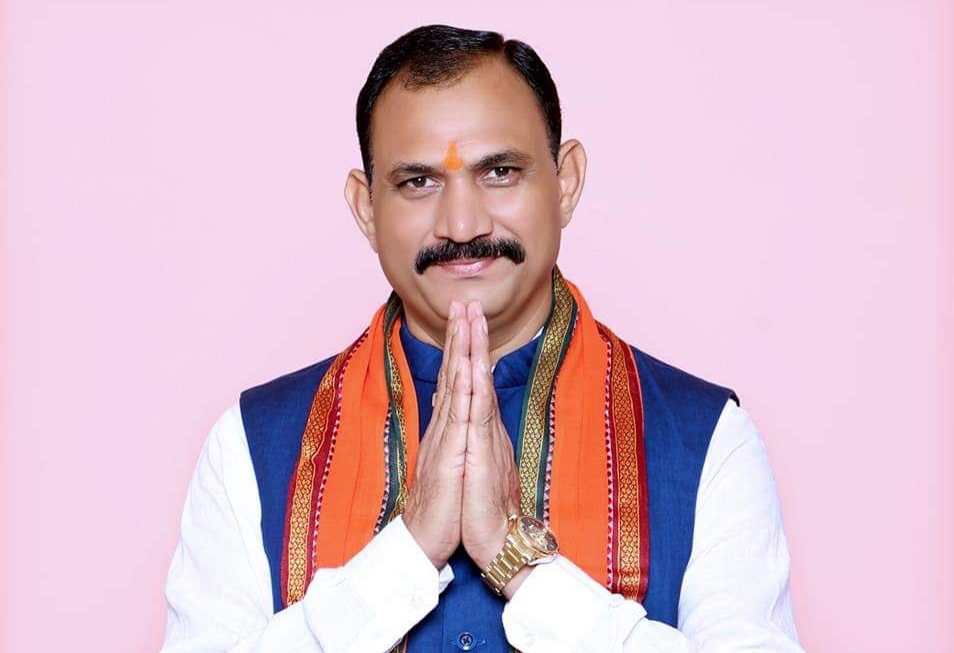 छत्तीसगढ़ में पहली बार कल्चुरी समाज से श्याम बिहारी जायसवाल को मंत्री बनाए जाने से समाज में खुशी की लहर, कल्चुरी शासकों ने 36 गढ़ स्थापित किए थे इसलिए राज्य का नाम 36 गढ़ पड़ा, 36 गढ़ को नाम और पहचान देने वाले समाज से पहली बार बनाया गया मंत्री, कलार समाज ने भाजपा नेतृत्व का आभार व्यक्त किया