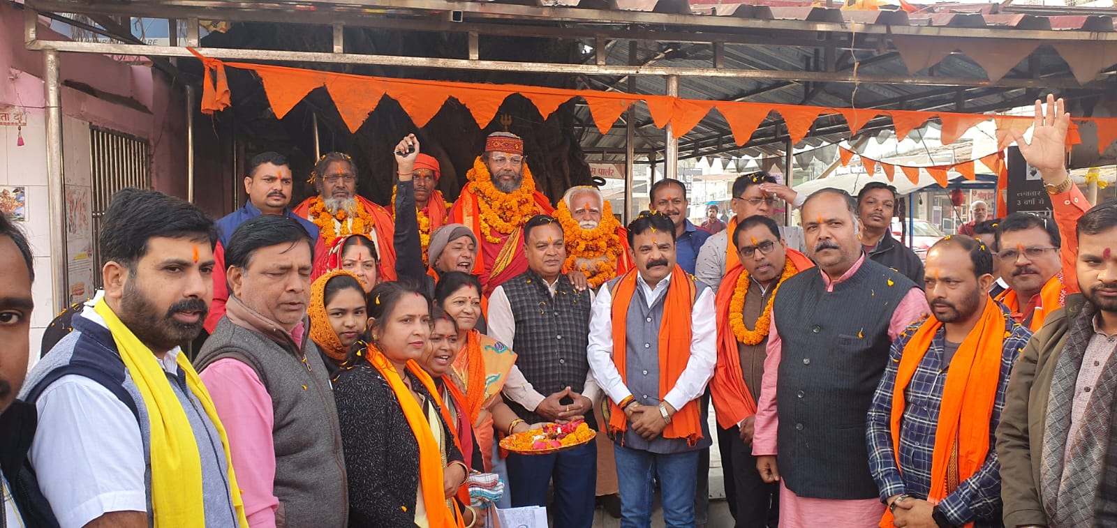 भगवान श्रीराम की प्राण प्रतिष्ठा में शामिल होने अयोध्याधाम जा रहे स्वामी परमात्मानंद एवं स्वामी कृष्ण प्रपन्नाचार्य का पेण्ड्रा में श्रीराम भक्त विश्व हिंदू परिषद, बजरंग दल तथा भाजपा कार्यकर्ताओं ने पुष्प वर्षा, ढोल ताशे के साथ किया भव्य स्वागत, दोनों संतों के शामिल होने से जीपीएम जिला भी बनेगा भगवान श्रीराम की प्राण प्रतिष्ठा का साक्षी