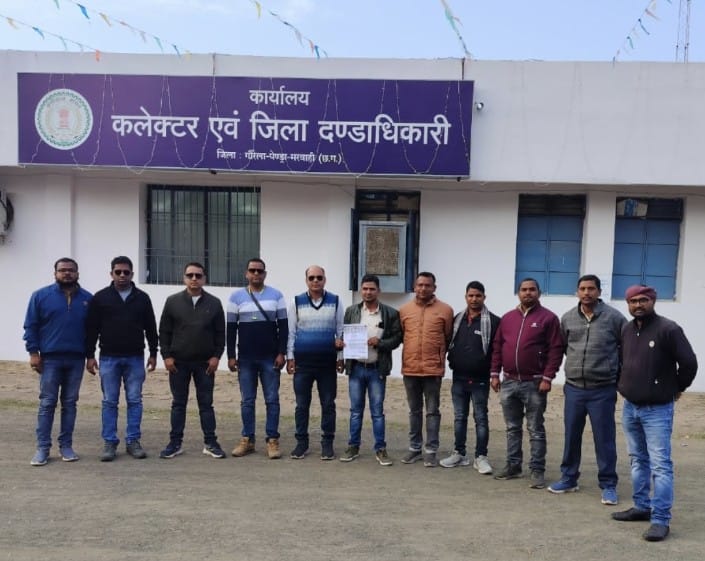 कर्मचारियों को मेडिकल कैशलेश सुविधा देने की मांग का मुख्यमंत्री के नाम ज्ञापन कलेक्टर एवं डीईओ को सौंपा गया, ज्ञापन में शासन को अवगत कराया गया कि मेडिकल कैशलेश सुविधा देने से शासन के खजाने पर वित्तीय भार नहीं पड़ेगा और कर्मचारियों को चिकित्सा व्यय प्रतिपूर्ति राशि के लिए कार्यालयों का चक्कर नहीं लगाना पड़ेगा