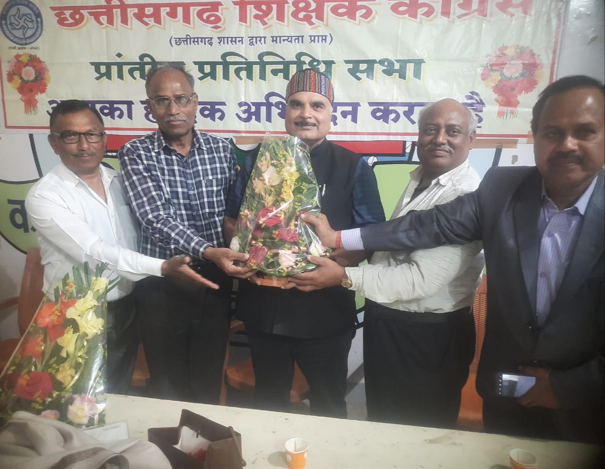 छत्तीसगढ़ शिक्षक कांग्रेस शिक्षा की गुणवत्ता हेतु 5वीं-8वीं बोर्ड परीक्षा प्रणाली पुनः लागू करने, प्राचार्य पद पर शीघ्र पदोन्नति, एलबी संवर्ग के शिक्षकों की प्रथम नियुक्ति से सेवा गणना कर क्रमोन्नत/समयमान वेतनमान का लाभ देने सहित 10 सूत्रीय मांगों का ज्ञापन शासन को सौंपेगी, रायपुर में हुए प्रांतीय कार्यकारणी की बैठक में लिए गए महत्वपूर्ण निर्णय