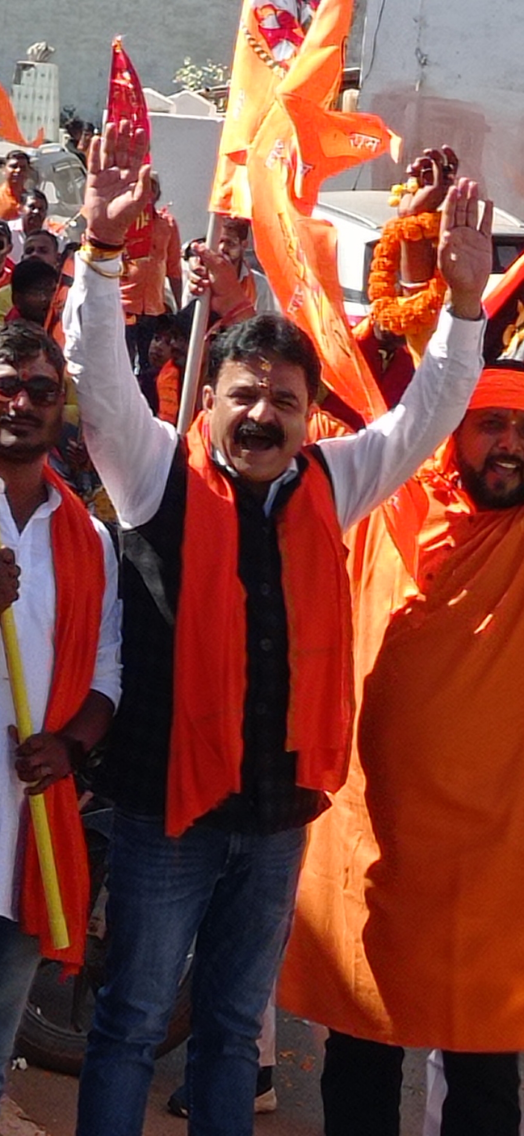 विश्व हिन्दू परिषद के जीपीएम जिला अध्यक्ष हर्ष छाबरिया एवं अखिल विश्व गायत्री परिवार दिया ग्रुप के प्रांत विस्तारक ओम प्रकाश बलभद्रे को युवा उत्कर्ष सम्मान से सम्मानित किया गया