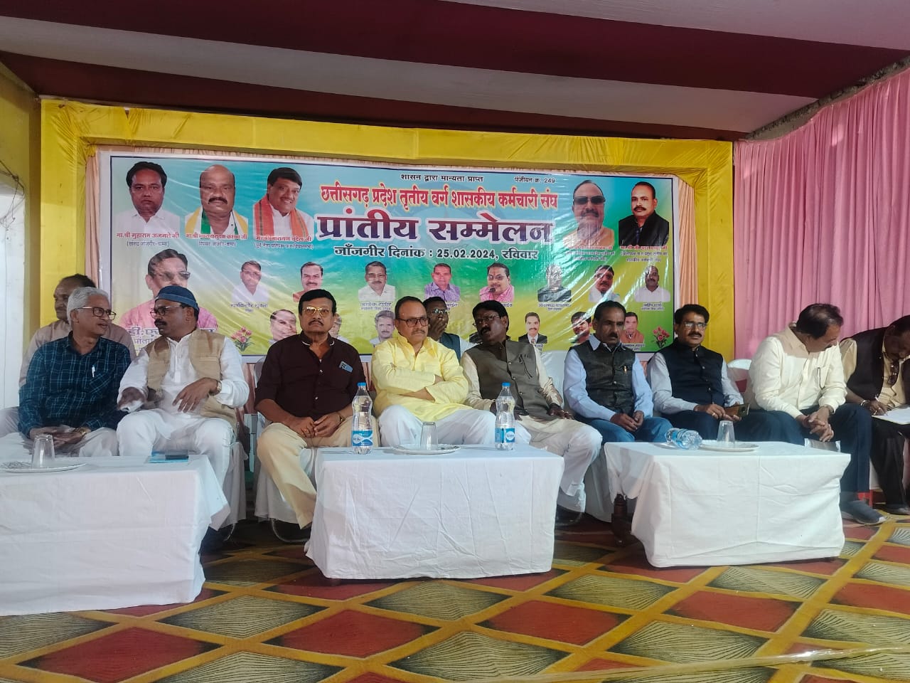 भाजपा सांसद की मौजूदगी में तृतीय वर्ग शासकीय कर्मचारी संघ ने प्रांतीय अधिवेशन में 4 सूत्रीय मांगों के लिए मार्च में सरकार के खिलाफ धरना प्रदर्शन करने का निर्णय लिया….”मोदी की गारंटी” लागू करने की मांग कर रहे हैं कर्मचारी संगठन….