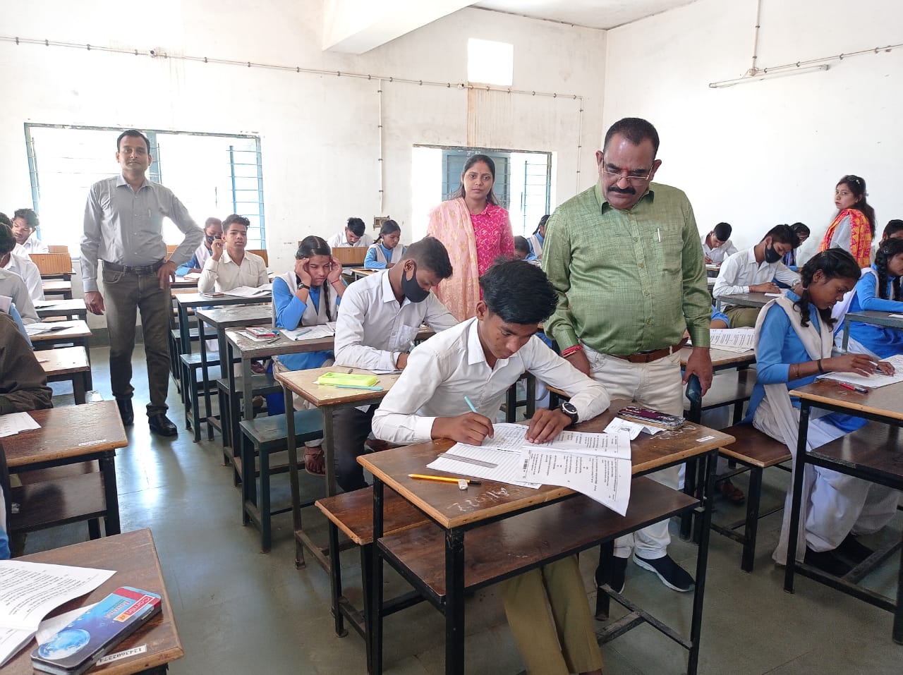 ब्लाक स्तरीय उड़न दस्ता दल ने बीईओ के नेतृत्व में बोर्ड परीक्षा केन्द्रों का किया सघन निरीक्षण