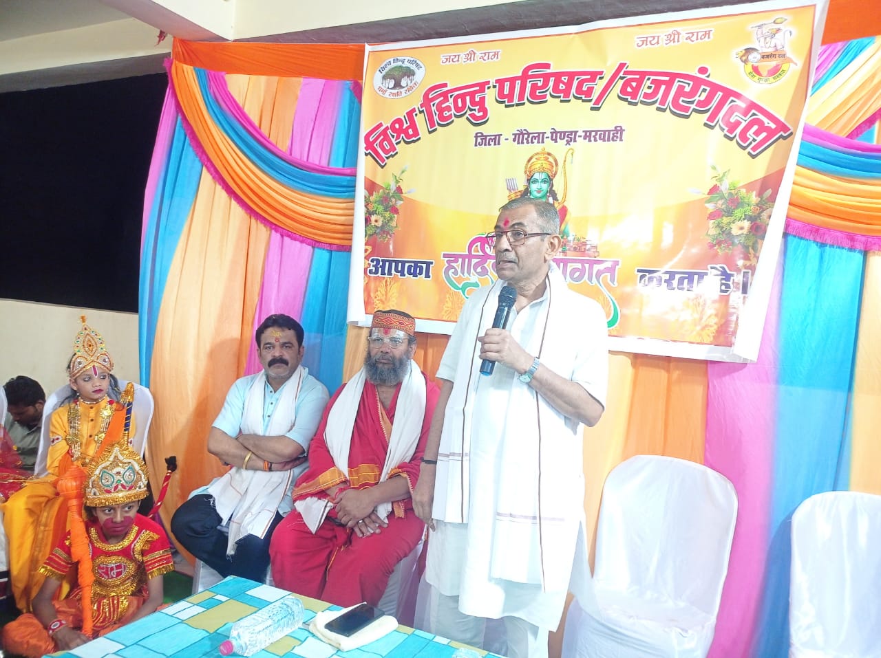 विश्व हिन्दू परिषद के केंद्रीय सह संगठन मंत्री विनायक राव देशपांडे ने कहा चैत्र शुक्ल प्रतिपदा के दिन ही भगवान श्रीराम का राज्याभिषेक हुआ था, इस दिन का धार्मिक, आध्यात्मिक, प्राकृतिक, वैज्ञानिक महत्व है…,स्वामी प्रपन्नाचार्य ने कहा भगवान श्रीराम सामाजिक समरसता के प्रतीक हैं…