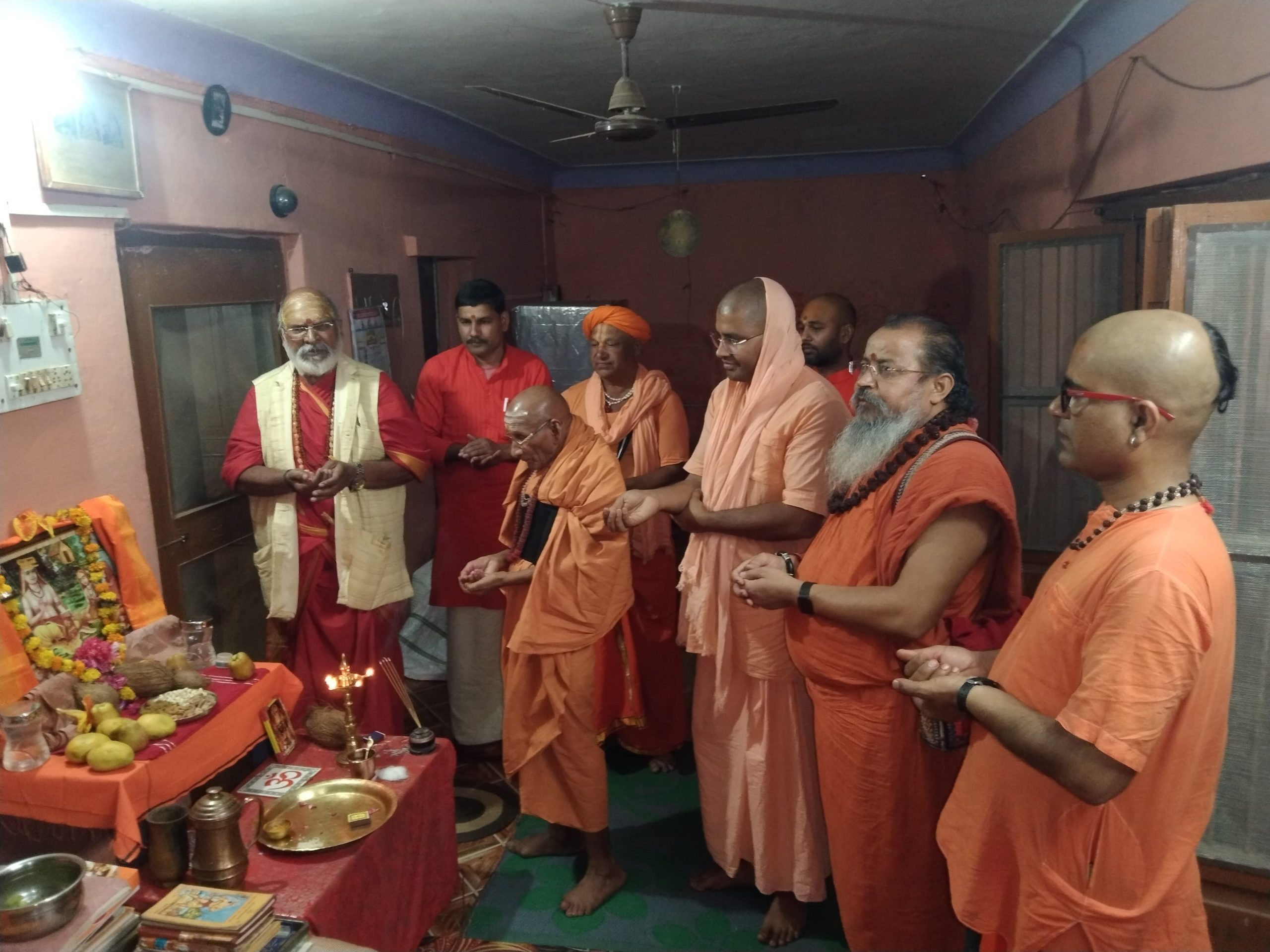 4 दिशाओं में चार मठ उत्तर में ज्योतिषपीठ बद्रिकाश्रम, दक्षिण में श्रंगेरीपीठ, पूरब में पुरी गोवर्धन पीठ और पश्चिम के द्वारिका में शारदा पीठ की स्थापना करने वाले आदि गुरु शंकराचार्य जी का जन्म दिवस अमरकंटक में संतो ने मनाया….